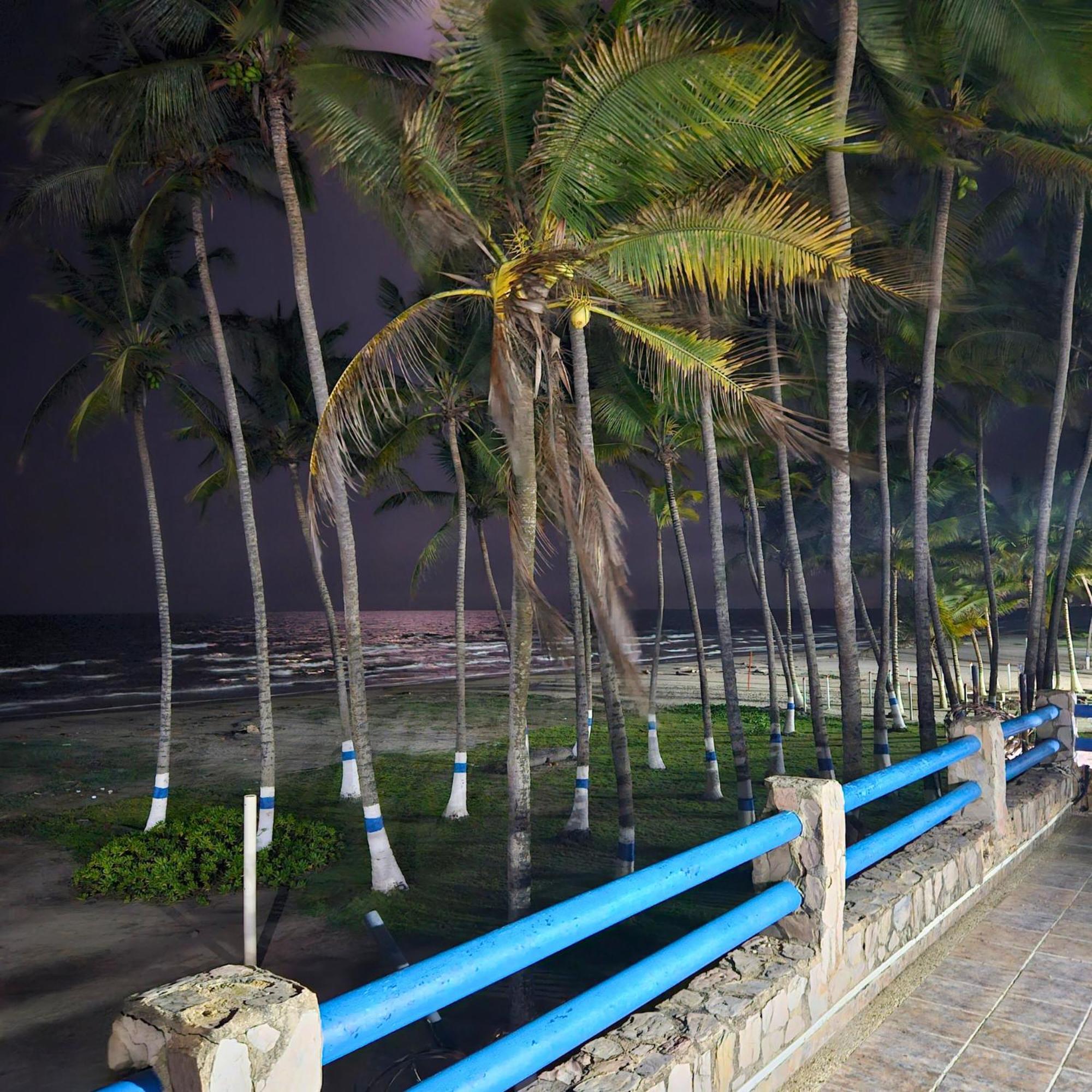 Ferienwohnung Tucacas, Frente Al Mar, Piscina Y Playa Privada Exterior foto